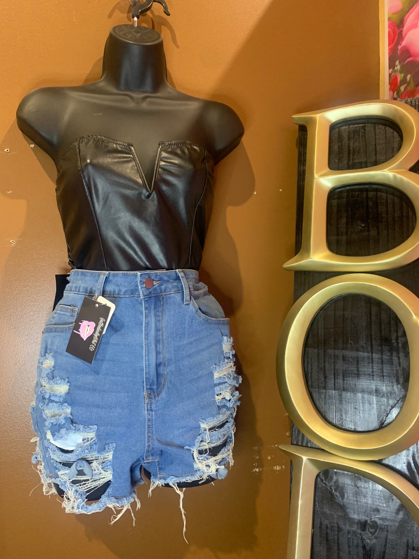 “Body Me Leather”